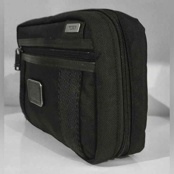 Brand New with Tag TUMI McGuire Travel Kit Hickory/Black - Picture 2 of 3